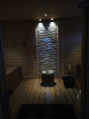 Tunnelmallinen remontoitu sauna