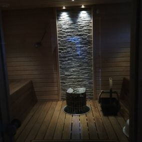 Tunnelmallinen remontoitu sauna